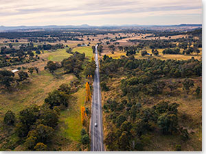 Car travelling along the Castlereagh Highway, Ilford. Credit: Destination NSW