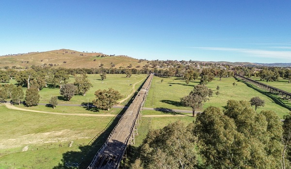 Picture of the old Prince Alfred bridge. Picture of the old Prince Alfred bridge.