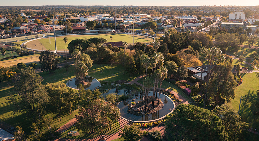 Scenic aerial overlooking Victoria Park, Dubbo. Credit: Destination NSW