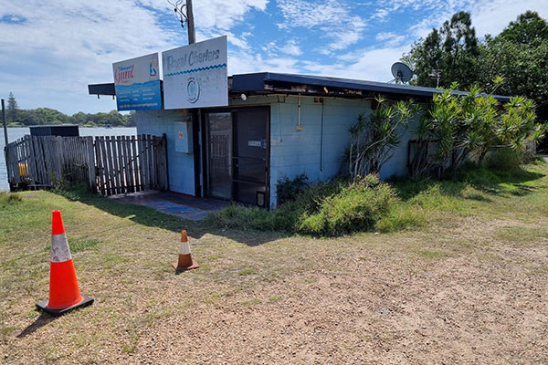 Former kiosk building