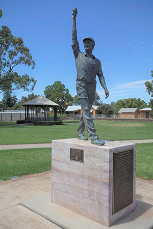 Narromine's statue of home grown cricket star Glen McGrath