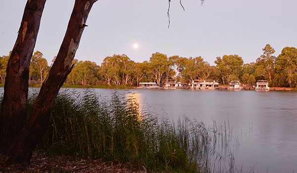 Murray River town of Buronga